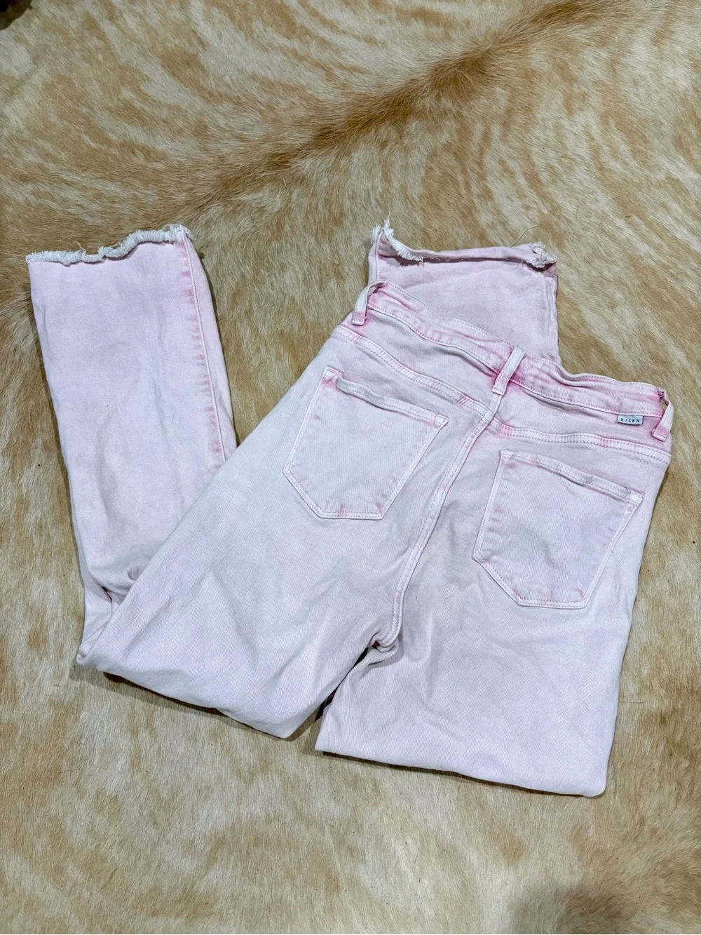 Pastel Pink Cropped Risen Jeans with Frayed Hem